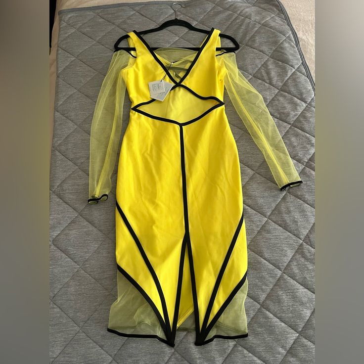 Brand New With Tags Size Medium Invisible Side Zip Lined Yellow Bodycon Evening Dress, Yellow V-neck Midi Dress For Evening, Yellow Midi Length Dress For Night Out, Yellow Knee-length Midi Dress For Night Out, Yellow V-neck Midi Dress For Party, Yellow Knee-length Mini Dress For Cocktail, Yellow Midi Dress For Night Out, Yellow Bodycon V-neck Mini Dress, Yellow Bodycon Knee-length Dress