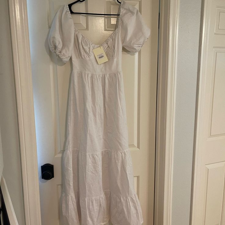 White Maxi Dress Us 2. Nwt Never Worn! White Square Neck Maxi Dress For Day Out, White Square Neck Dress For Daytime, Spring White Maxi Dress For Daytime, White Puff Sleeve Maxi Dress For Vacation, White Spring Maxi Dress For Daytime, White Puff Sleeve Maxi Dress For Day Out, White Maxi Dress For Daytime Spring, White Lined Maxi Dress For Spring, White Daytime Puff Sleeve Dress