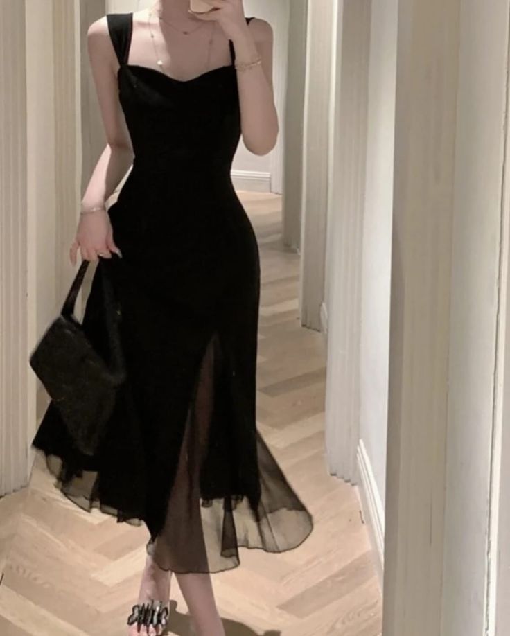 Pre order ~ Size : S , M , L Color : Black DM us for further queries Fancy Korean Dresses, Outfit Gala, Elegant Outfit Dress, Aesthetic Black Dress, Chic Black Outfits, Celebrity Prom Dresses, Black Dresses Classy, Fashion Drawing Dresses, Black Dress Formal