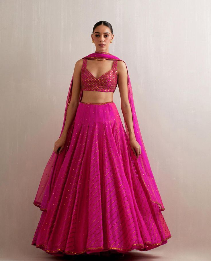 Pink Indian Outfit, Magenta Lehenga, Desi Couture, Sequin Lehenga, Sleeveless Blouse Designs, Indian Wedding Dresses, Lehenga Pattern, Haldi Outfits, Simple Lehenga