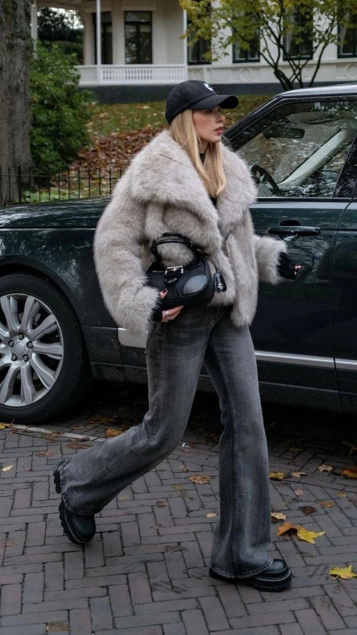 Fur Outfit, Fur Coat Outfit, Nyc Outfits, Winter Fashion Outfits Casual, Moda Paris, Paris Outfits, Outfit Trends, Looks Chic, Mode Inspo