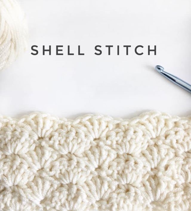 a crochet pattern with the words shell stitch next to it and two knitting needles