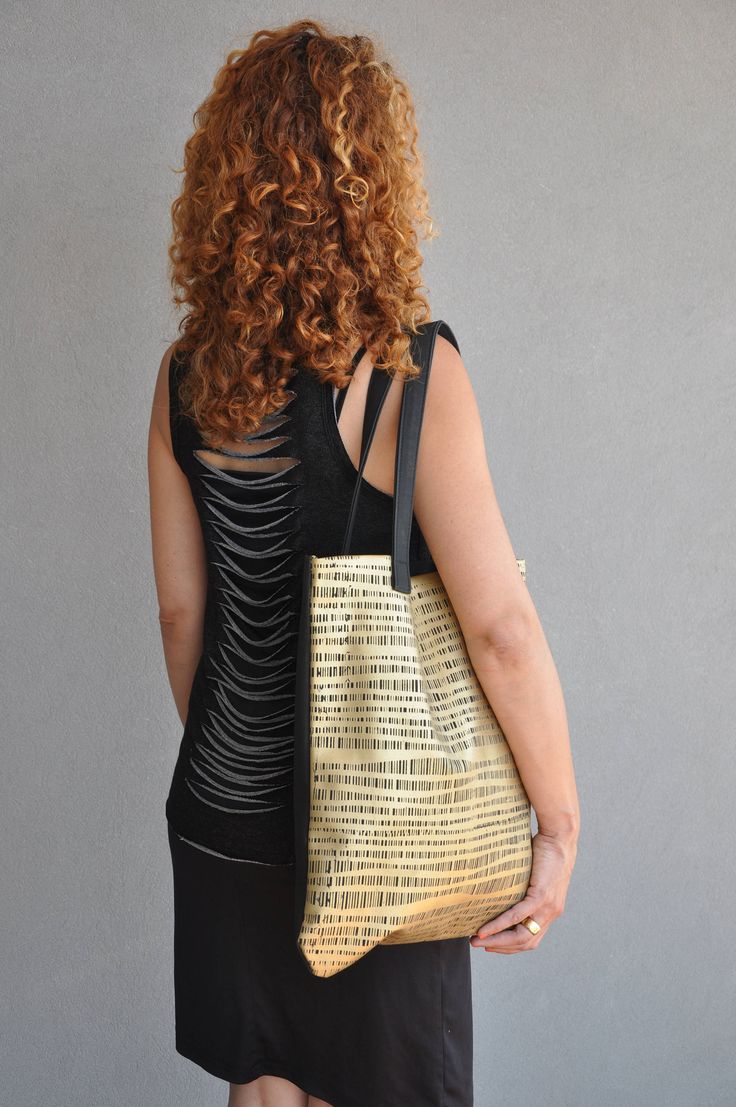 Golden tote, Easy tote bag, Fashionable handbag, Two tone tote bag, Carry on handbag, Shopping bag, Womens work bag, Teacher bag, Vegan bag Womens Work Bag, Gold Handbag, Gold Tote Bag, Vegan Tote Bag, Vegan Bag, Vegan Italian, Everyday Handbag, Teacher Bags, Vegan Bags