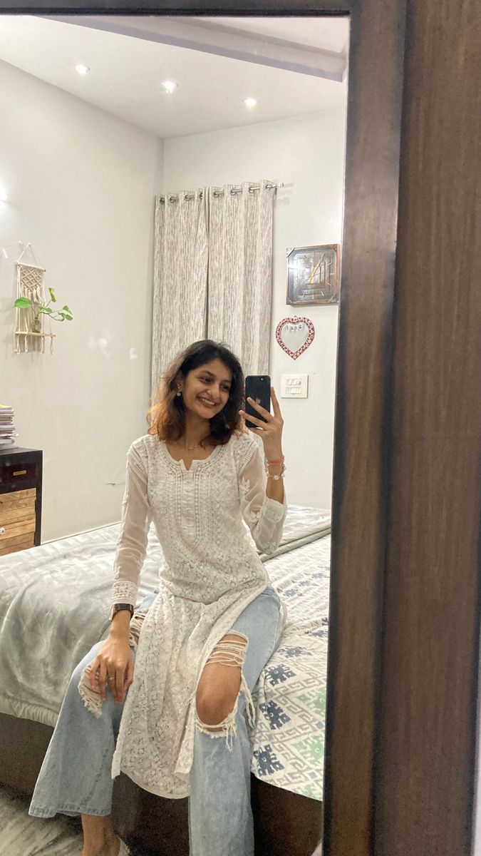 Trendy Chikankari Kurta, Trendy Kurtis For Women, Trendy Indian Wear For Women, White Kurta With Jeans Aesthetic, Chikankari Kurti With Baggy Jeans, White Kurti Styling Ideas With Jeans, How To Style White Kurti, Traditional Indian Outfits Aesthetic, White Kurti Designs With Jeans