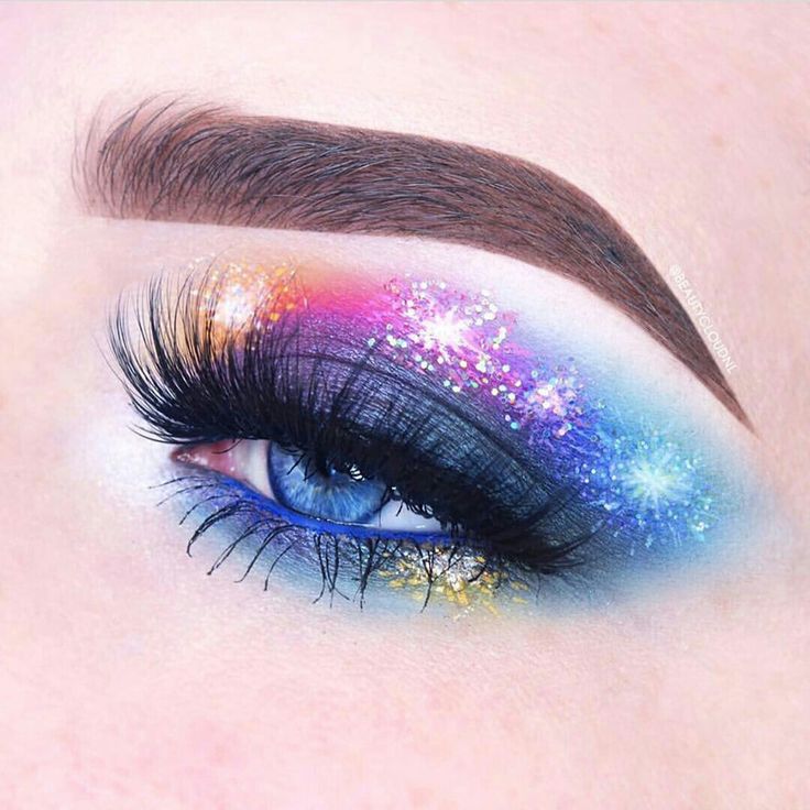 New Years Makeup Ideas Creative, Patriotic Makeup Eye, Catwalk Makeup, Holiday Eyeshadow, 4th Of July Makeup, Themed Makeup, Festive Makeup, Xmas Makeup, Makeup 2024