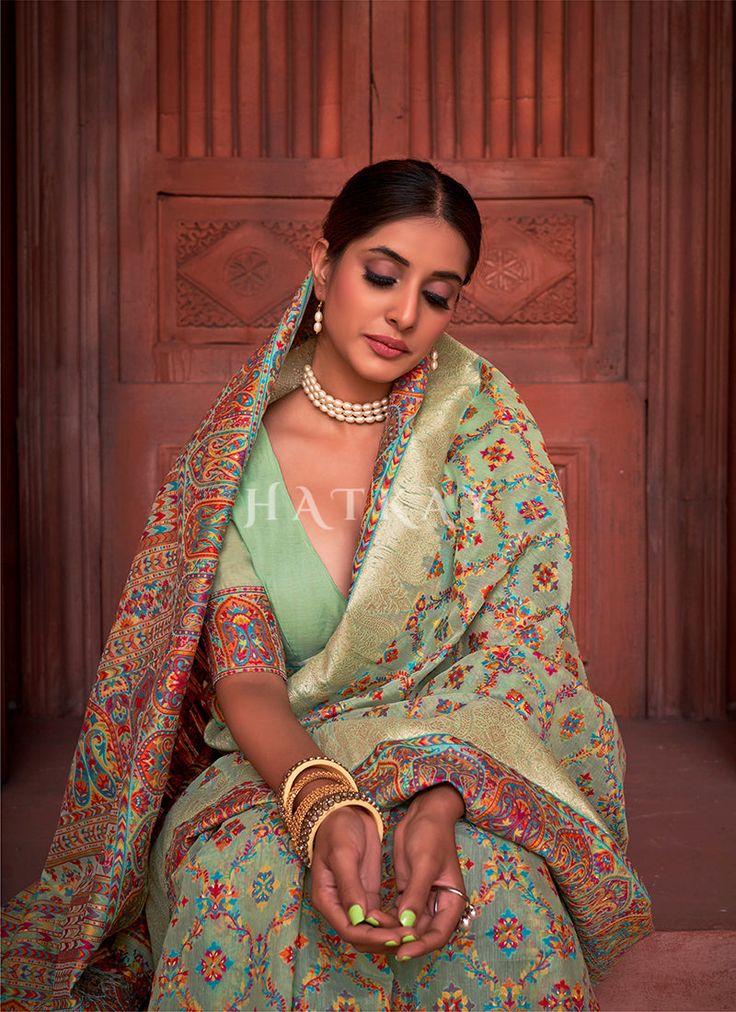 Pale Green Digital Printed Pashmina Silk Saree is indian wear with elegance and vibrant appealing with all the hues of multicoloured weaving work that has traditional touch embedded perfectly with traditional motifs over pallu and daman on pashmina silk saree with matching silk blouse. Drape this saree on fesitive parties or on wedding event with heels and statement jewellery to look like a diva. This set ensembles a saree and a blouse. Detail multicolored weaved pallu and choli with traditional Pashmina Saree, One Minute Saree, Pashmina Silk, Kora Silk Sarees, Floral Print Sarees, Silk Saree Kanchipuram, Chanderi Silk Saree, Indian Saree Blouse, Readymade Saree