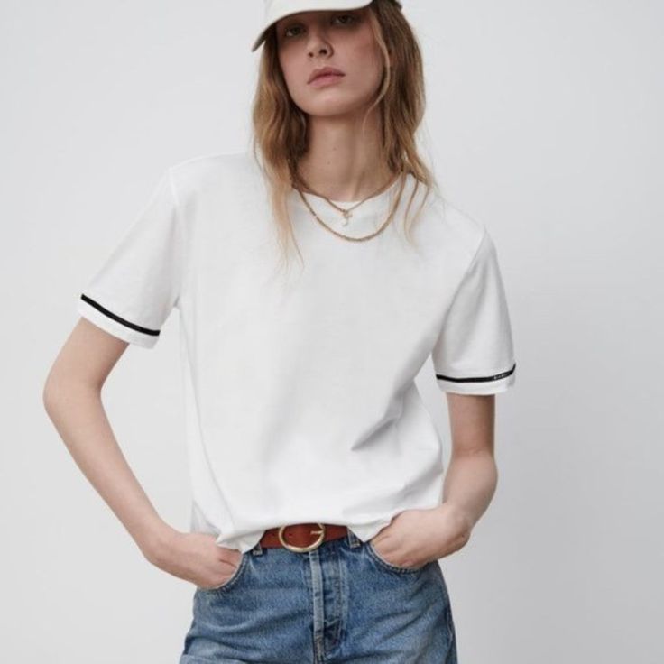 Round Neck T-Shirt With Short Sleeves. Contrasting Fabric Detail. Zara Shorts, Zara White, Zara Tops, Neck T Shirt, White Black, Colorful Shirts, White And Black, Round Neck, Short Sleeves