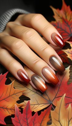 Nail Autumn Design, Manicure Natural Nails, Unghie Sfumate, Brown Nail, Fall Nail Trends, Fall Gel Nails, Fall Nail Art Designs, Makijaż Smokey Eye, Thanksgiving Nails