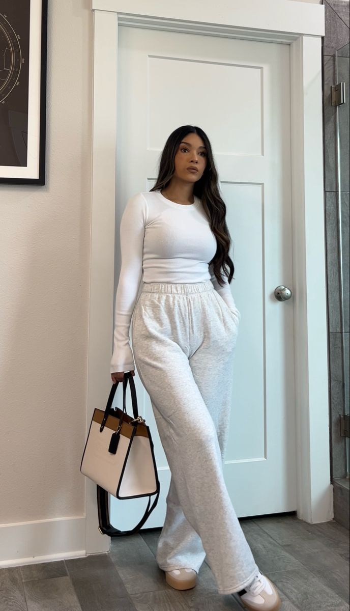 Grey high waisted wide leg sweatpants, long sleeve ribbed tee, tote bag, adidas sambae platform sneaker. #petitefashion #chicstyle #comfyoutfit #ootd #outfitideas #stylingtips #whattowear #casualootd #adidassambas Fall Matching Set Outfit, Steak 48 Outfits, Long Sweatpants Outfit, Plain Jane Outfits, Simple Spring Work Outfits, Sweatpants Outfit Wide Leg, Oatmeal Pants Outfit, Platform Samba Outfit, Long Sleeve With Sweatpants