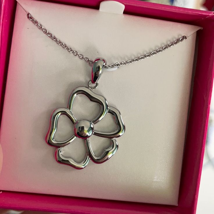 Silver Flower Drop Pendant Necklace Big Pendant Necklace, Big Pendant, Necklace Flower, New Flower, Drop Pendant Necklace, Drop Pendant, Silver Flowers, Jewelry Inspo, Flower Necklace