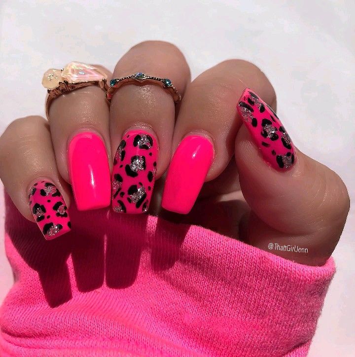 Hot Pink And Cheetah Nails, Hot Pink And Black Nail Designs, Hot Pink Leopard Nails, Pink Black Nails, Pink Toe Nails, Cheetah Print Nails, Animal Print Nails Art, Hard Gel Nails, Animal Nail Art