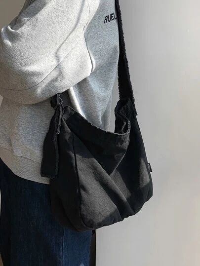 Black Canvas Bag, Crossbody Bag Outfit, Mode Ulzzang, Canvas Bag Design, Best Crossbody Bags, Canvas Crossbody Bag, Vintage Punk, New Rock, Crossbody Bag Women