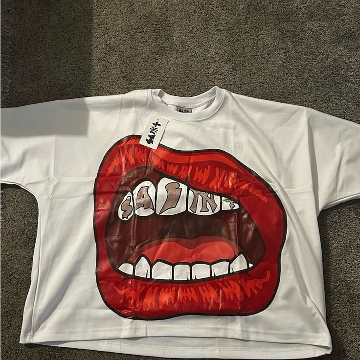 Brand New! Oversized Fit Red Hip Hop Top For Fall, Red T-shirt For Fall Streetwear, White Oversized Tops With Letter Print, White Drop Shoulder T-shirt For Spring, Trendy White Drop Shoulder Top, Urban White Tops For Fall, Oversized White Hip Hop Top, White Oversized Hip Hop Tops, Trendy Oversized White T-shirt