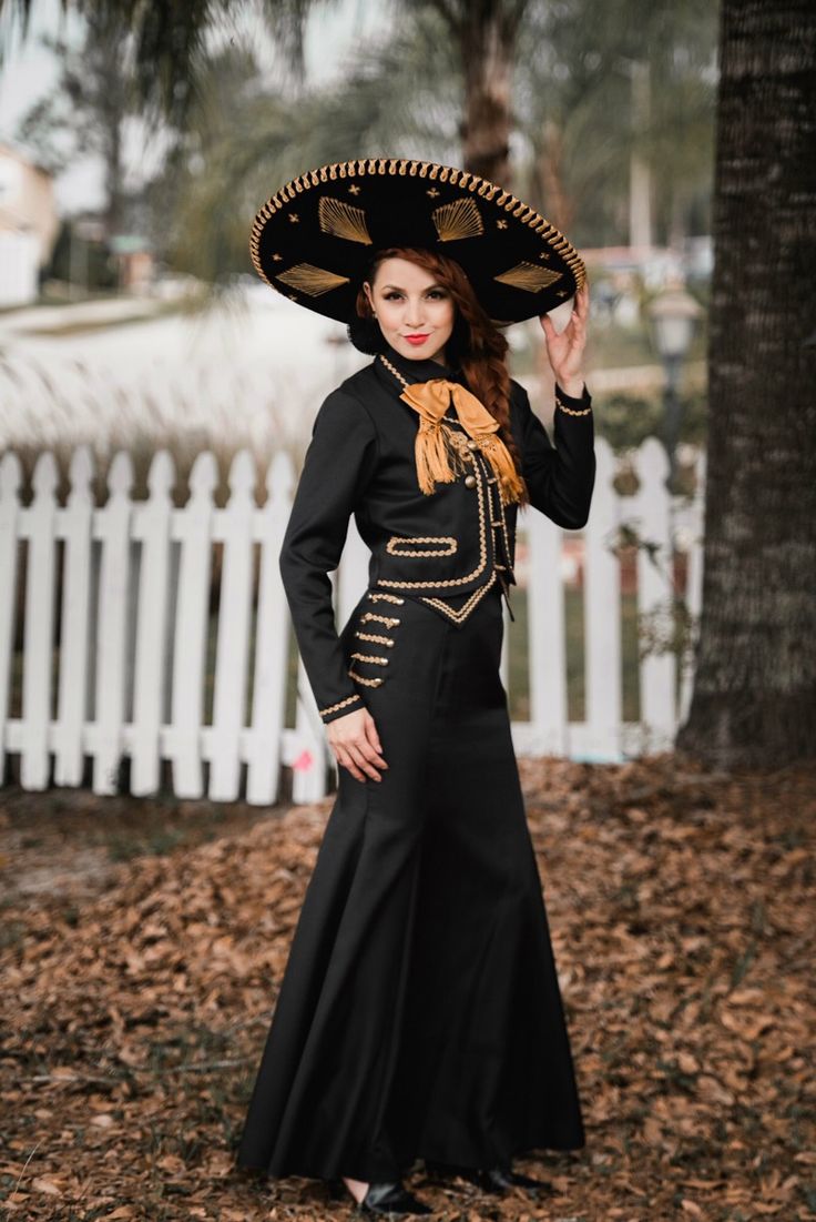 Charro Outfits For Women, Ranchera Outfits Mexican, Mariachi Dress, Mexican Girl Outfit, Ranchera Outfits, Mariachi Costume, Mariachi Outfit, Vestido Charro, Traditional Mexican Dress