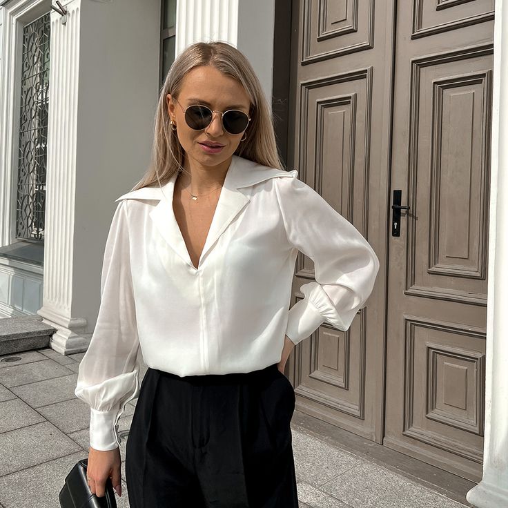 Effortlessly flattering, the flowing sleeves and fitted cuff highlight the drape of silk white providing a touch of vintage style. @aaagistyle 🔎The Cervina Blouse:9876 #lilysilk #Livespectacularly #LILYSILKSS23 #lifeincolor Flowing Sleeves, Elegant Scarves, Big Fashion, Free Birthday Stuff, Ladies Tops Fashion, Office Wear, Mulberry Silk, Women Tops, Silk Top