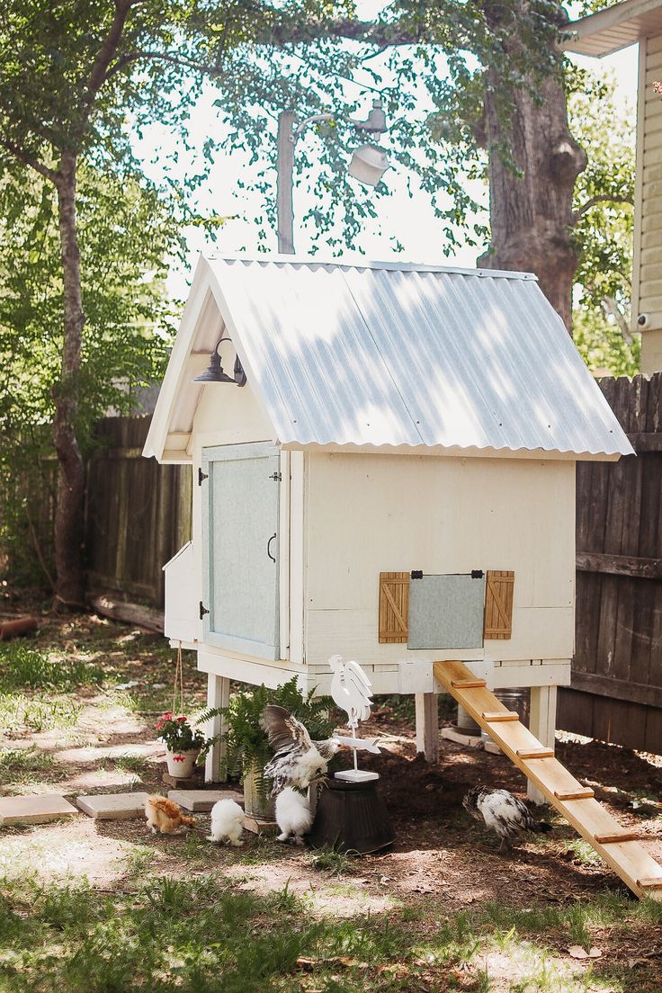 Chicken Coop Plans Free, Diy Cottage, Backyard Chicken Coop, Backyard Coop, Small Chicken Coops, Cute Chicken Coops, Chicken Coop Garden, Backyard Chicken Coop Plans, Diy Chicken Coop Plans