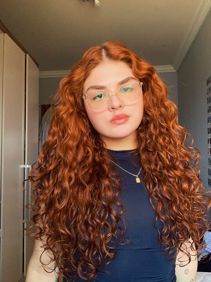 Curly Hairstyles Color Ideas, Redhead Curly Hair, Curly Redhead, Ginger Curls, Curly Ginger Hair, Girl Hair Colors, Curly Hair Tutorial, Curly Hair Photos, Strawberry Blonde Hair