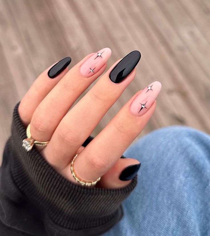 Starry Nails, Paznokcie Hello Kitty, Nye Nails, Dark Nail, Nagel Tips, Smink Inspiration, Her Nails, Almond Nails Designs, Black Nail Designs