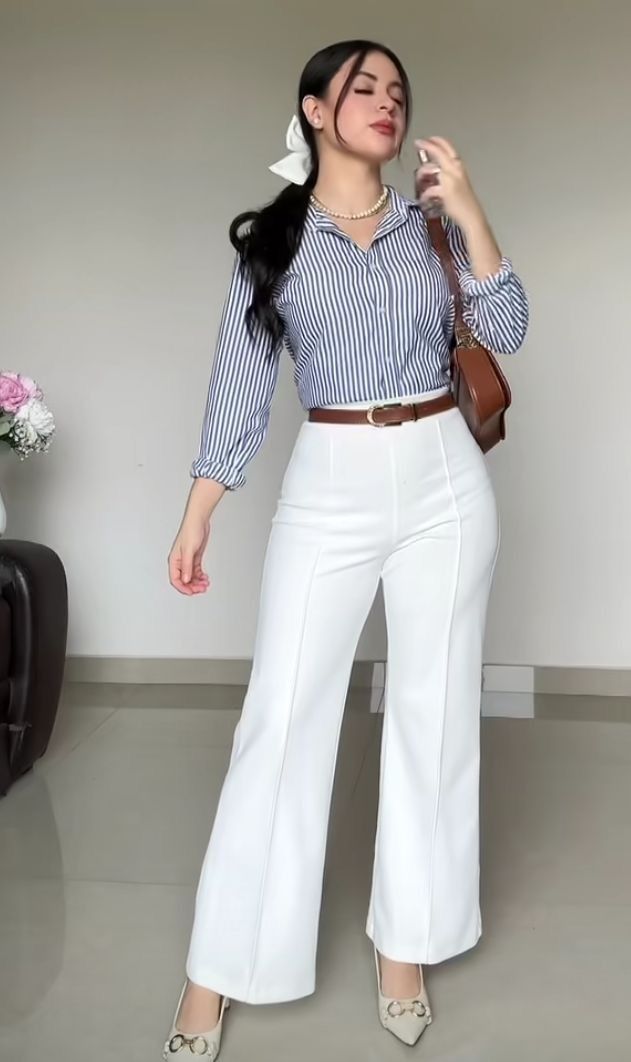 Korean Petite Fashion Outfit, Hotel Manager Outfit Women, Future Ceo, Woman Pants, Office Workwear, Hollywood Mirror, Korean Summer, Business Casual Outfits For Work, Everyday Fashion Outfits