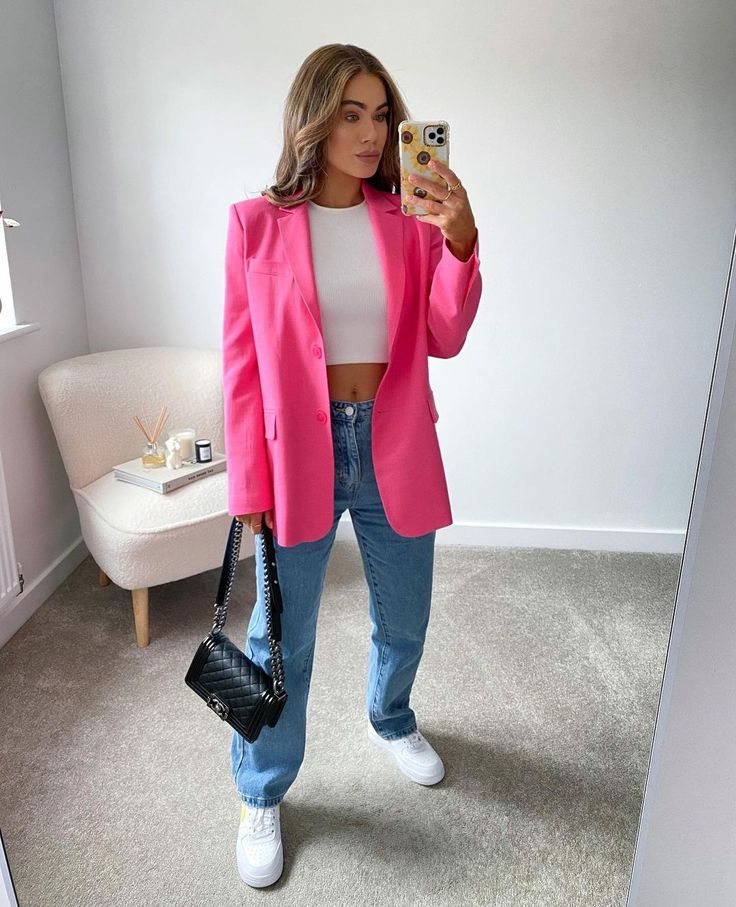 Pink Blazer Jeans, Pink Blazer Outfit, Blazer Rose, Blazer Rosa, Winter Date Outfits, Casual Oufits, Tout Rose, Color Blocking Outfits, Pink Blazer