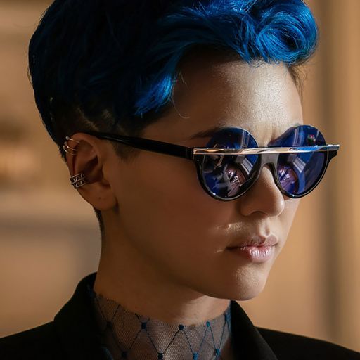 Matrix Bugs Sunglasses Matrix Sunglasses, Short Blue Hair, The Matrix Resurrections, The Matrix Movie, Jessica Henwick, Unique Sunglasses, The Matrix, Popular Hairstyles, Pixie Hairstyles