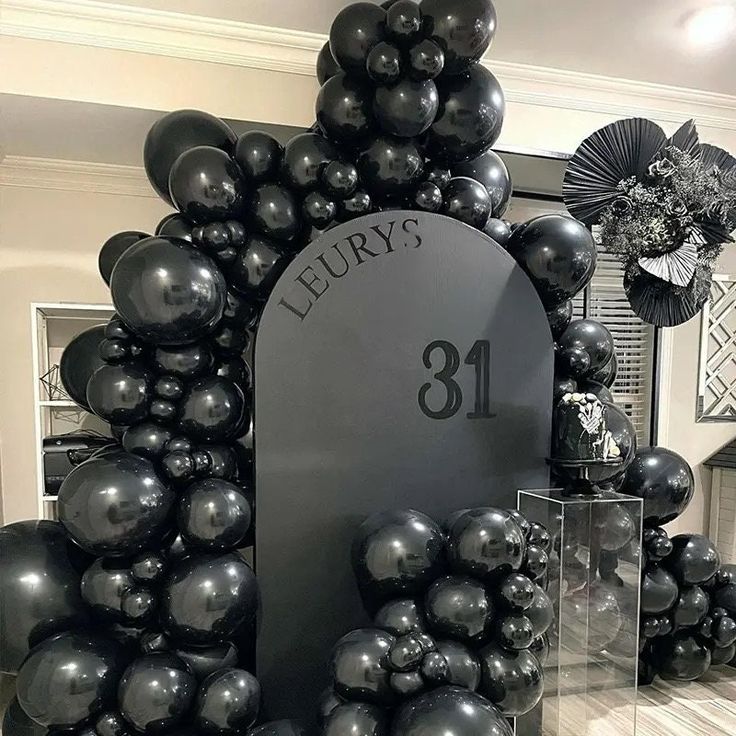 Our Matte Black Balloon Garland is a classic and impactful display to celebrate a birthday party, engagement or halloween event. Never rely on an events company again and create a professional, memorable event with your very own balloon garland kit! With the exact number of balloons, sizes and tools you need, you can create your pin-worthy focal point you have dreamt of with this DIY kit! Styling your next event just got a whole lot cheaper... 🎈WHAT IS IT? 🎈 A balloon garland kit which contain 21st Birthday Balloons, Black Party Decorations, 30th Birthday Themes, Star Wars Theme Party, Birthday Party Decorations For Adults, Fest Temaer, Black Balloons, 18th Birthday Party, Adult Birthday Party