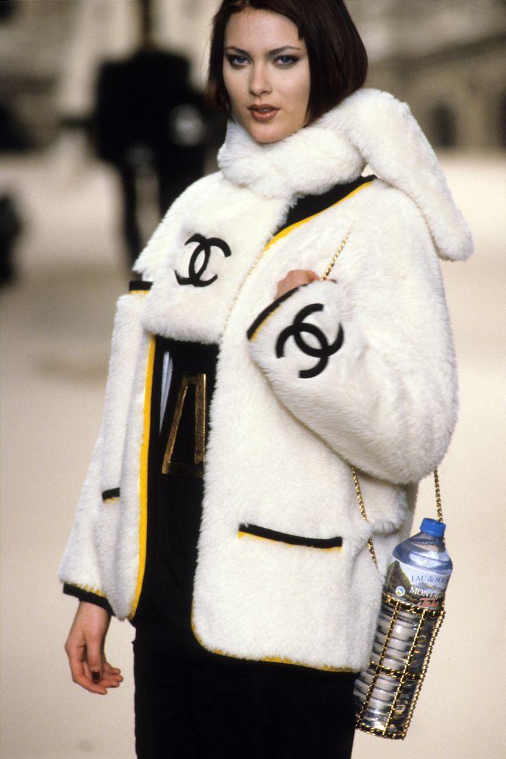 Chanel 90s, Chanel Runway, Chanel Cruise, Catwalk Fashion, Diane Kruger, Vintage Fall, Chanel Fashion, Vintage Chanel, Coco Chanel