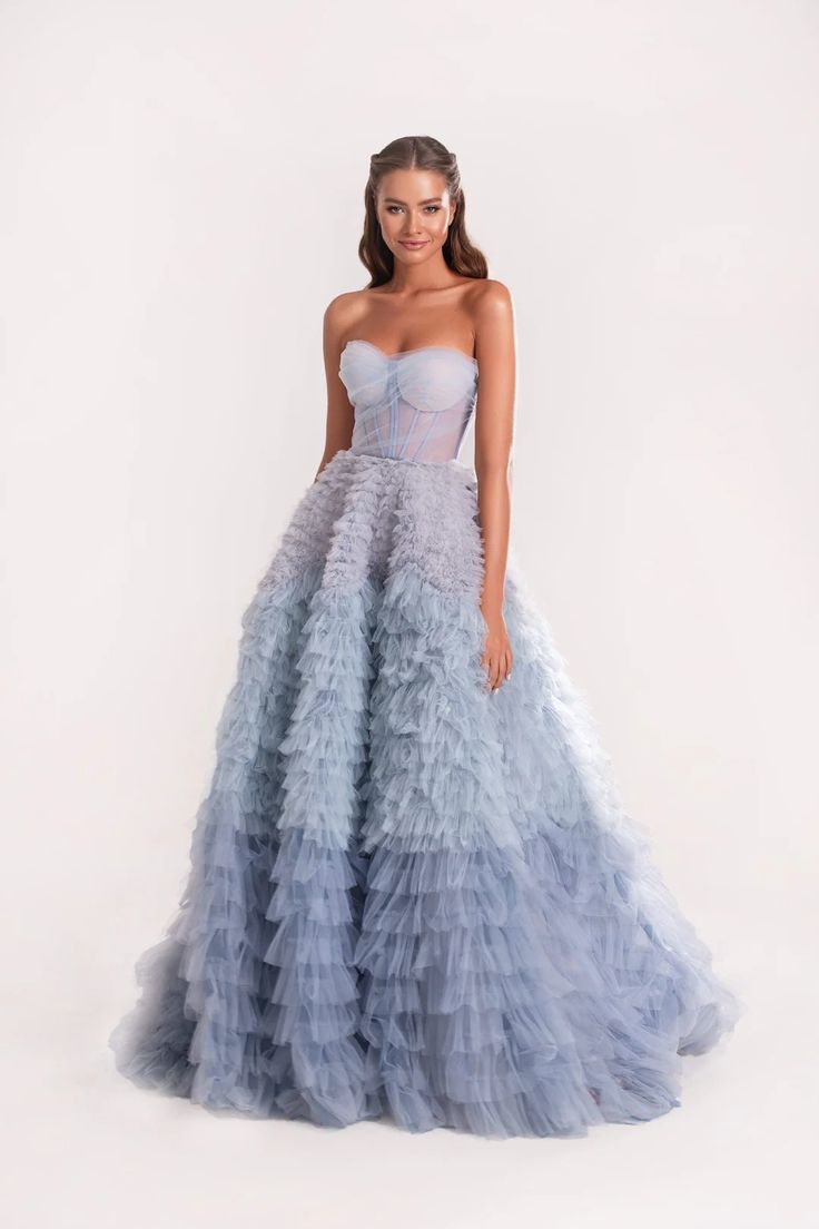 #ItsMilla Backless Bridal Gowns, Ombre Prom Dresses, Special Occasion Gowns, Indian Party, Tony Ward, Sweetheart Prom Dress, Dresses Indian, Backless Prom Dresses, فستان سهرة