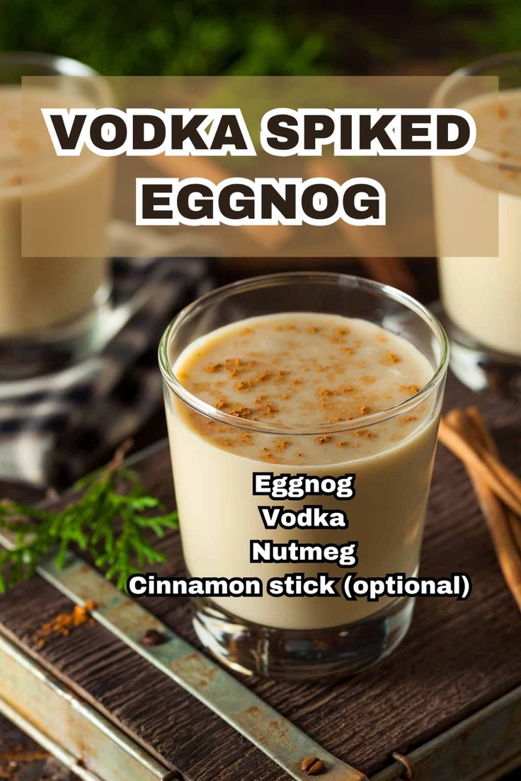 A glass of Vodka Spiked Eggnog topped with nutmeg in a cozy holiday setting. Spiked Eggnog Easy, Eggnog Recipe Alcoholic, Eggnog Drinks Alcohol, Eggnog Alcoholic Drinks, Spiked Eggnog Recipe, Eggnog Cocktails, Winter Vodka Cocktails, Eggnog Recipe Spiked, Grapefruit Martini