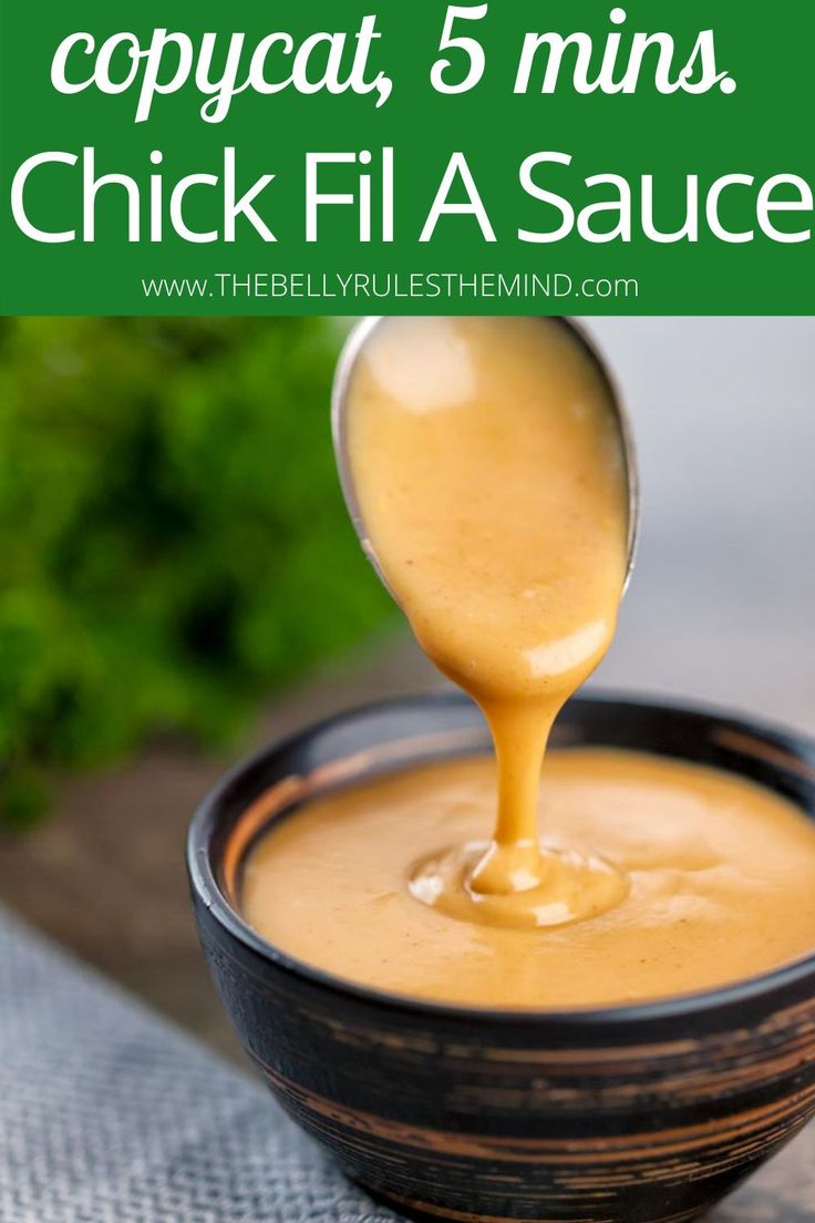 a spoon full of sauce being poured into a bowl with the words copycat 5 mins chick fila sauce