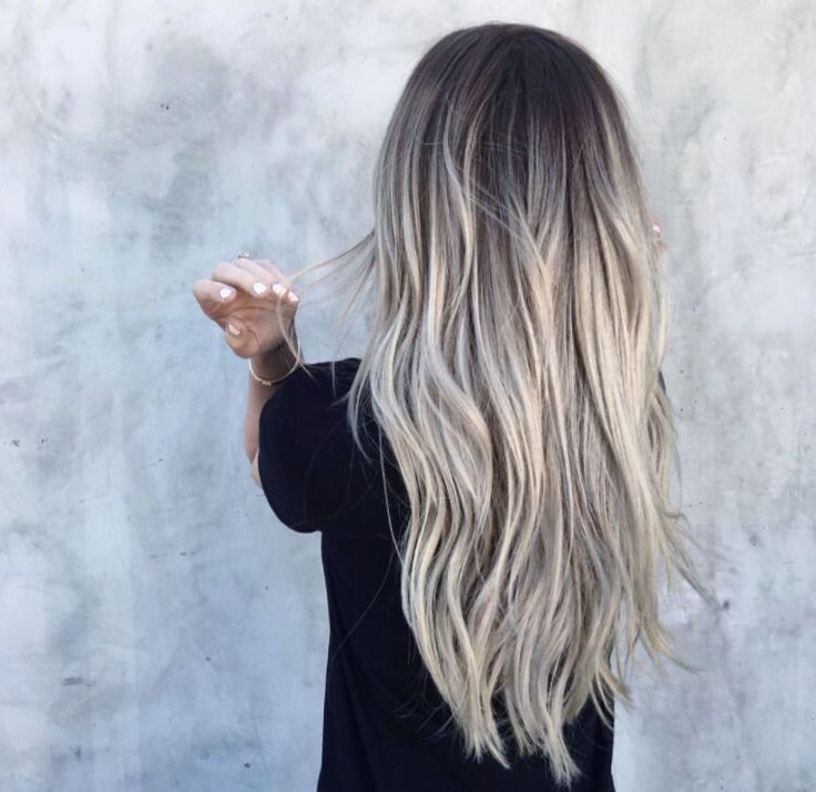 Ash blonde ombre Popelavá Blond, Silvery Blonde, Cool Ash Blonde, Ash Blonde Ombre, Trendy We Fryzurach, Balayage Blond, Icy Blonde Hair, Ash Blonde Balayage, Ash Hair Color