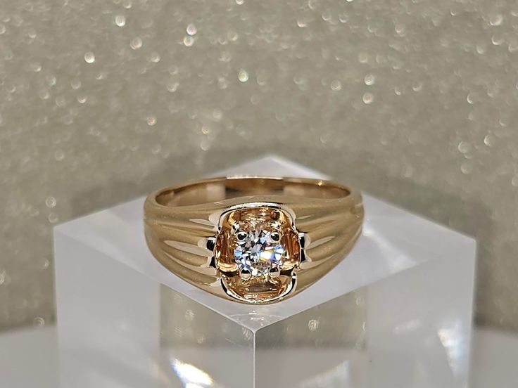 Circa 1980, a 14k yellow gold and diamond ring, finger size 8.5. This ring features a 4.4mm (0.33cts estimated) round brilliant cut diamond H color VS clarity. 9.8mm wide at top. Stamped 14k. Weight is 5.7 grams. This ring is in very good to excellent condition. Thanks for looking. ERA - Circa 1980, Vintage METAL / MATERIAL - 14k yellow gold  MARKINGS / HISTORY - Stamped 14k CONDITION - The overall condition is very good to excellent! A true representation of 1980s-era jewelry! SIZE / MEASUREMEN Classic Diamond Dome Ring For Formal Occasions, Formal Diamond White Dome Ring With Vvs Clarity, Formal Dome Ring With Prong Setting In Cubic Zirconia, 14k Gold Cluster Ring With Single Diamond, Classic Yellow Gold Engraved Ring With Single Diamond, Formal Diamond Dome Ring With Brilliant Cut, Formal Yellow Gold Topaz Ring With Diamond Cut, Yellow Gold Topaz Ring With Vvs Clarity For Promise, 14k Gold Princess Cut Diamond Ring