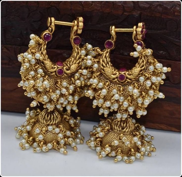 Temple Jewellery Earrings, Large Pearl Earrings, Gold Earrings Models, Antique Jewellery Designs, Gold Necklace Indian Bridal Jewelry, Antique Bridal Jewelry, Beaded Necklace Designs, Gold Jewelry Stores, Indian Jewellery Design Earrings