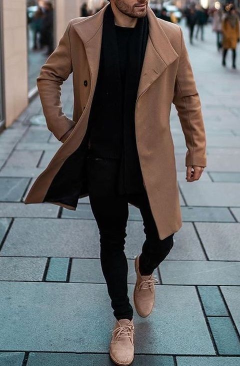 New York Outfits Men Winter, Camel Overcoat Men Outfit, Brown Coat Outfit Men, Brown Coat Outfit, Mantel Outfit, Winter Coat Outfits, Smart Casual Menswear, Mens Business Casual Outfits, Overcoat Men