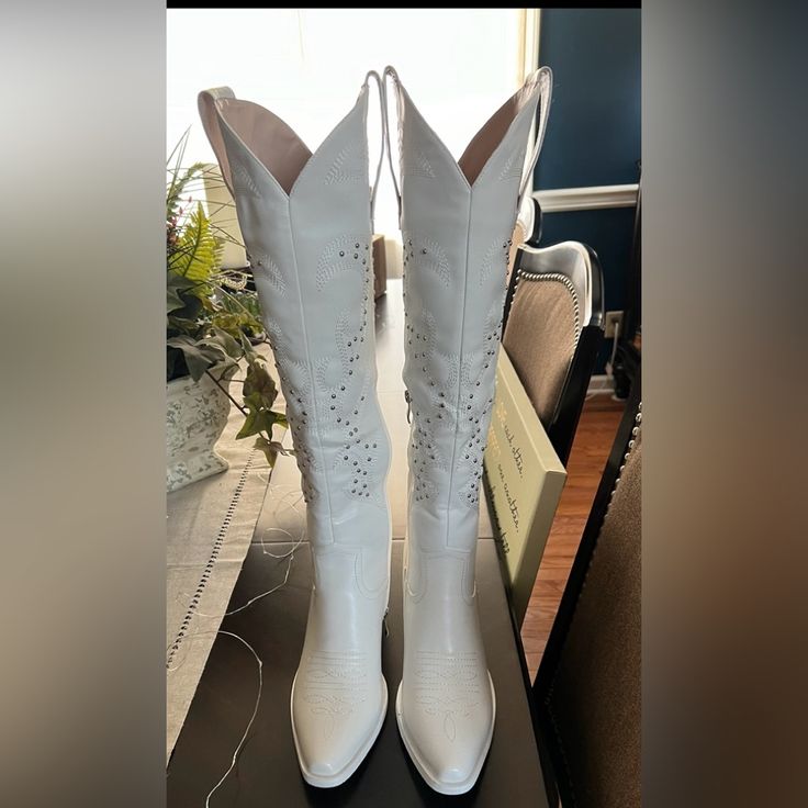 Brand New Wetkiss Knee High Cowgirl Boots. White, Half Zip, Chunky Heel White Western Party Boots, White Snip Toe Party Boots, White Wide Calf Boots For Party, Cowgirl Boots White, Knee High Cowgirl Boots, High Cowgirl Boots, Boho Heels, Suede Fringe Boots, Victorian Boots