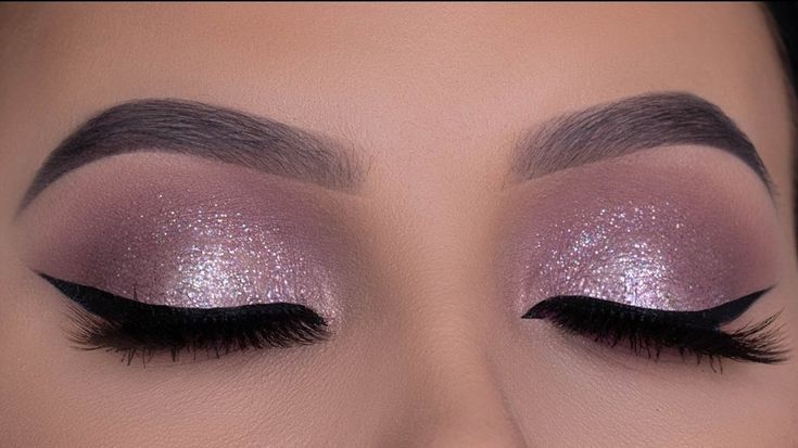 Make Up For Quinceanera Purple, Purple Color Eye Makeup, Prom Make Up Purple, Eye Makeup Purple Natural, Wedding Makeup Purple Natural, Muhurtham Eye Makeup Look, Purple Sparkly Eye Makeup, Soft Purple Eye Makeup Natural, Quinceanera Purple Makeup