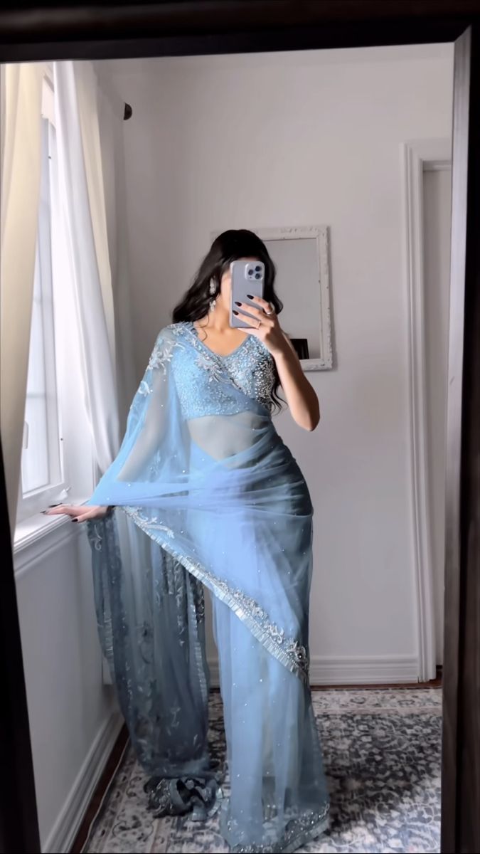 Saree Wearing Styles, Sarees For Girls, Simple Saree Designs, Trendy Outfits Indian, Fashionable Saree Blouse Designs, Fancy Sarees Party Wear, Traditional Indian Dress, Desi Fashion Casual, Simple Sarees