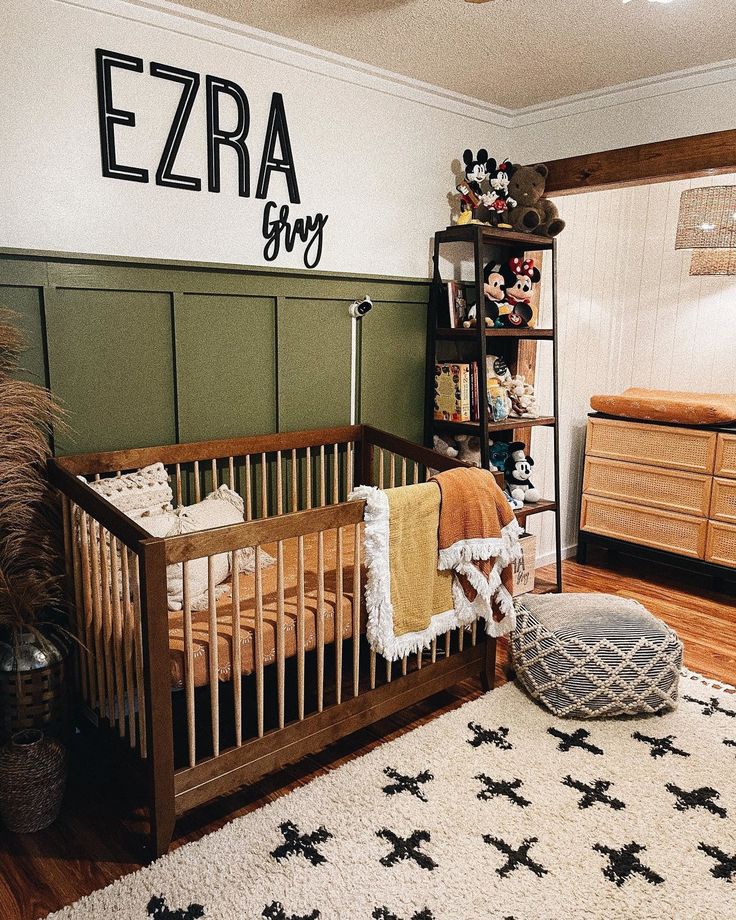 a baby's room is decorated in green and white