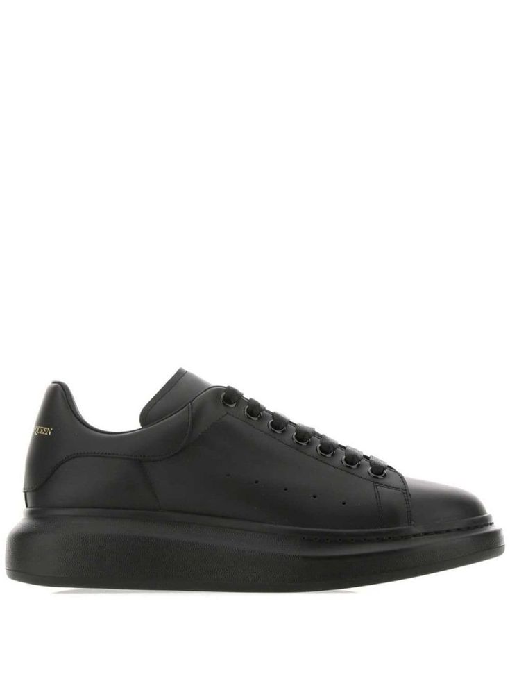 black leather branded heel counter logo-print tongue front lace-up fastening round toe flat rubber sole Alexander Mcqueen Shoes, Sole Sneakers, Sneakers Black, Smooth Leather, Logo Print, Calf Leather, Alexander Mcqueen, Rubber Sole, Fashion Branding