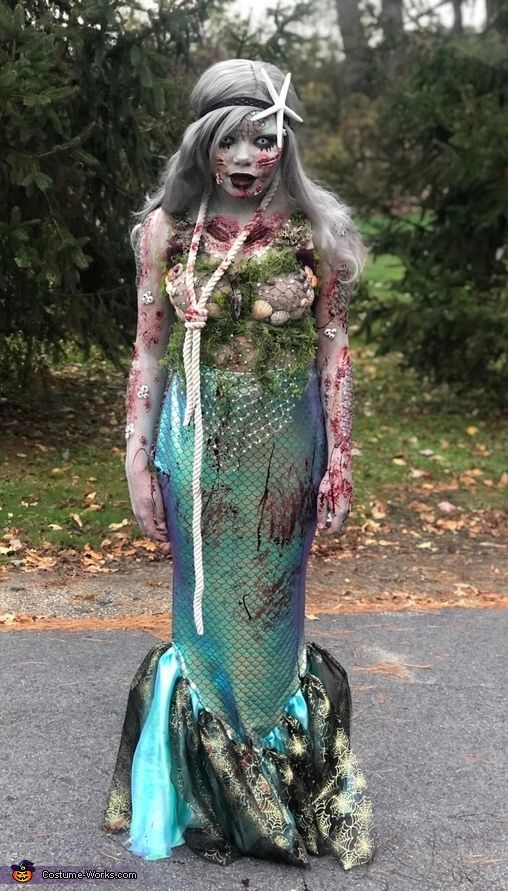 Victoria: My daughter jazlynn is wearing the costume. I thought of the idea from the little mermaid but used my imagination and decided to add gore. I ordered a yard of... Zombie Mermaid Costume, Mermaid Zombie, Zombie Mermaid, Scary Mermaid, Iridescent Scales, Mermaid Makeup Halloween, Evil Mermaids, Evil Queen Costume, Zombie Apocalypse Outfit