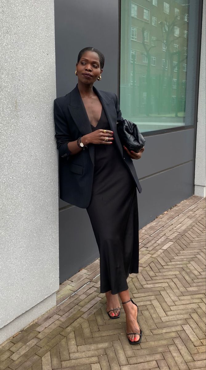 Corporate Attire Women, Slip Dress Outfit, Bar Outfits, Classy Business Outfits, Business Professional Outfits, Business Attire Women, Mode Zara, Corporate Attire, Stylish Work Attire