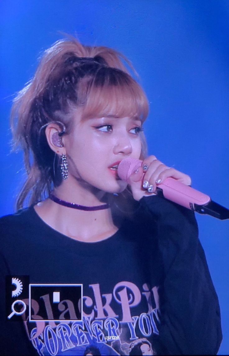 Lisa Crying, Lisa Bp, Lisa Blackpink Wallpaper, Lalisa Manobal, Jennie Lisa, Blackpink Photos, Blackpink Fashion, Lalisa Manoban, Blackpink Lisa