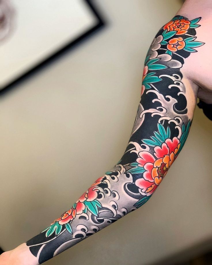 Yakuza Style Tattoo, Tato Irezumi, Traditional Japanese Tattoo Sleeve, Koi Tattoo Sleeve, Japanese Tattoos For Men, Traditional Japanese Tattoo Designs, Tattoo Samples, Tattoo Japanese Style, Tattoo Snake