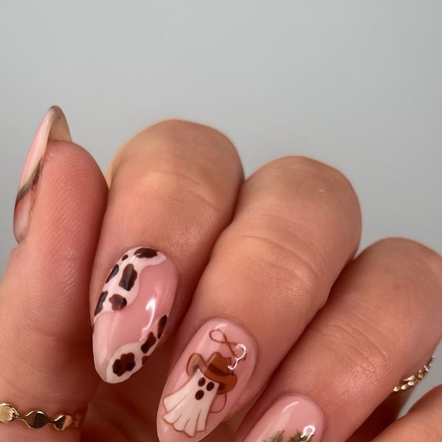 Janine Orpen | Nail Artist on Instagram: "Howdy halloween 👻🌵🎃

Cowboy ghost giving spooky western 🤠🤎

@paintmeprettybyaleasha coffee bean, fallin for khaki, ‘JANINE10’
@gelbottle_inc biab 19, almond, caramel, fall, brunette
.
.
.
#halloweennails #sookyszn #cowboynails #westernstyle #ghostnails #pumpkinnails #halloweennailart #cowprint #nailinspo #nailsofinstagram #cutenails #nailpro" Western Ghost Nails, Fall Cowgirl Nails, Cowgirl Ghost Nails, Country Halloween Nails, Ghost Cowboy Nails, Cow Printed Nails, Country Fall Nails, Cowboy Ghost Nails, Fall Cow Print Nails