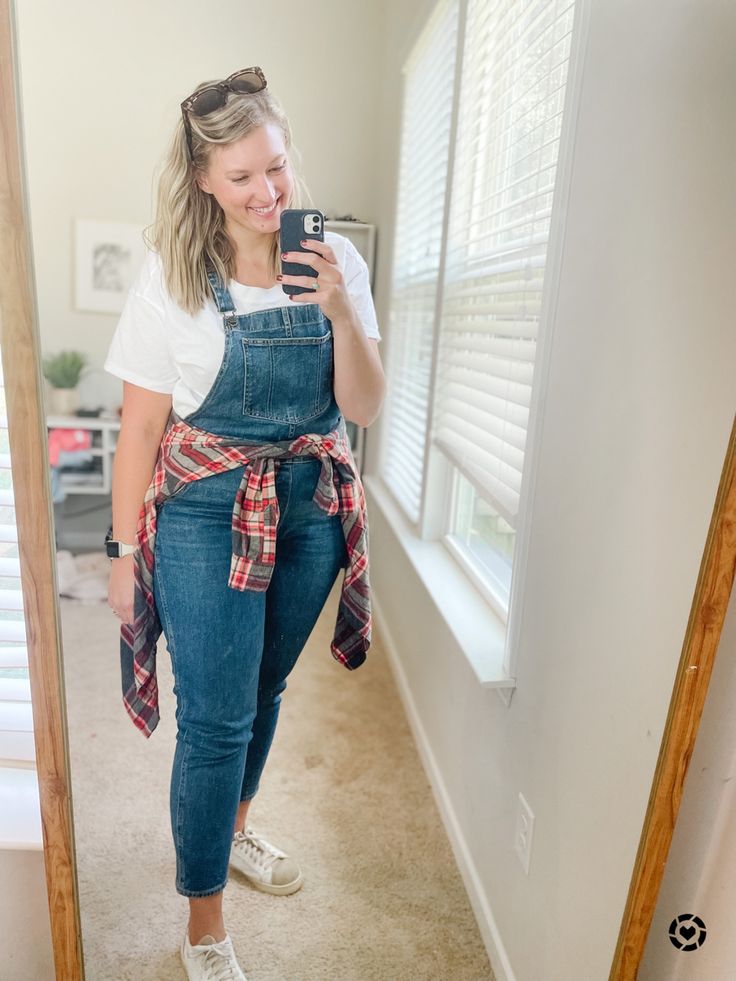 Overalls + white tee + flannel tied around your waist Overalls With Flannel, Flannel Around Waist Outfit, Flannel Tied Around Waist, Flannel Tied, Overalls White, Postpartum Fashion, Flannel Friday, Monday Again, Olive Jacket