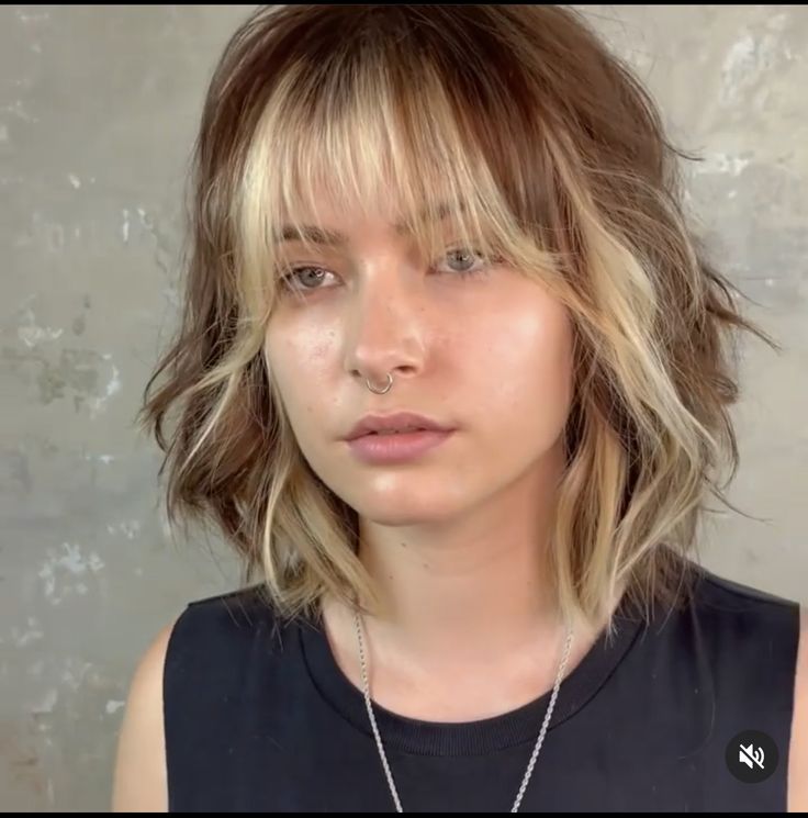 Hair Trends 2023 Haircuts Women Fine Hair, Color Blocking Hair Brown, Soft Fringe Bangs Short Hair, Haircuts With Shorter Front Pieces, Two Toned Blonde And Brown Hair, 70s Style Hair Short, Short Hair With Money Piece Bangs, Two Color Hair Short, Short Hair Colored Tips