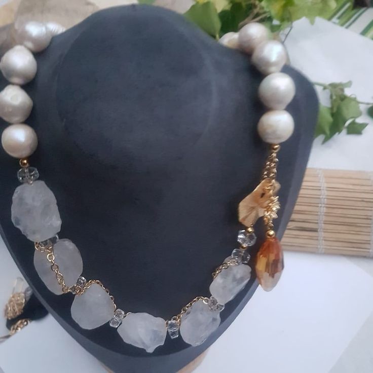 Baroque Pearl and White Quartz Necklace With Side Pendant - Etsy Beautiful Beaded Necklaces, Diy Collier, Resin Jewelry Diy, Diy Jewelry Inspiration, Lapis Lazuli Jewelry, Dare To Be Different, Jewelry Making Necklace, Quartz Crystal Necklace, Baroque Pearl Necklace