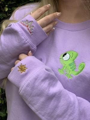 Rapunzel Cosplay, Disney Trip Outfits, Cute Disney Outfits, Disney Embroidery, Cute Disney Pictures, Embroidery Hoodie, Cute Preppy Outfits, Cute Sweatshirts, Simple Trendy Outfits