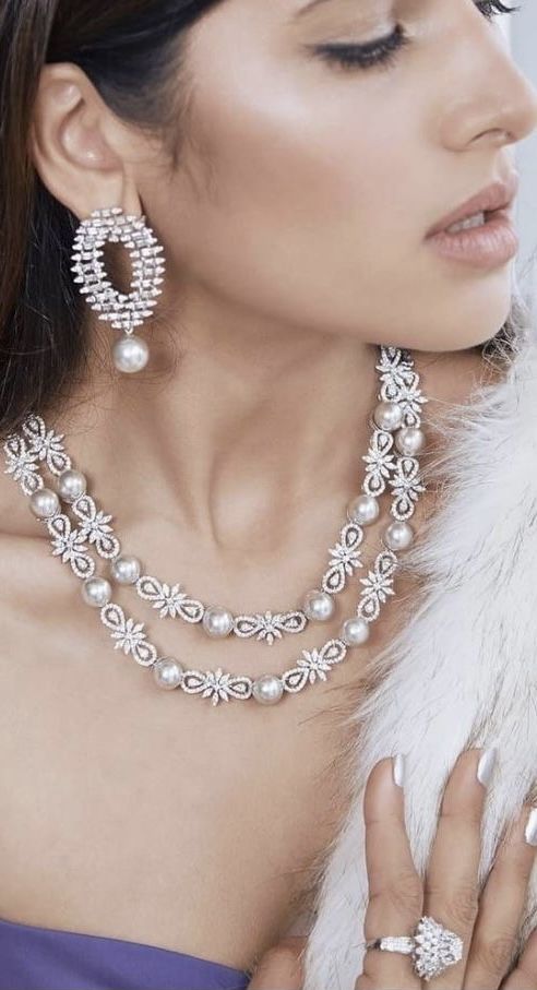 Peral Neck Set Design, Peral Neck Set, Diamond Chocker, Most Expensive Jewelry, Dubai Market, Ruby Necklace Designs, Fashion Jewelry Necklaces Gold, Bridal Jewellery Inspiration, Bridal Diamond Necklace