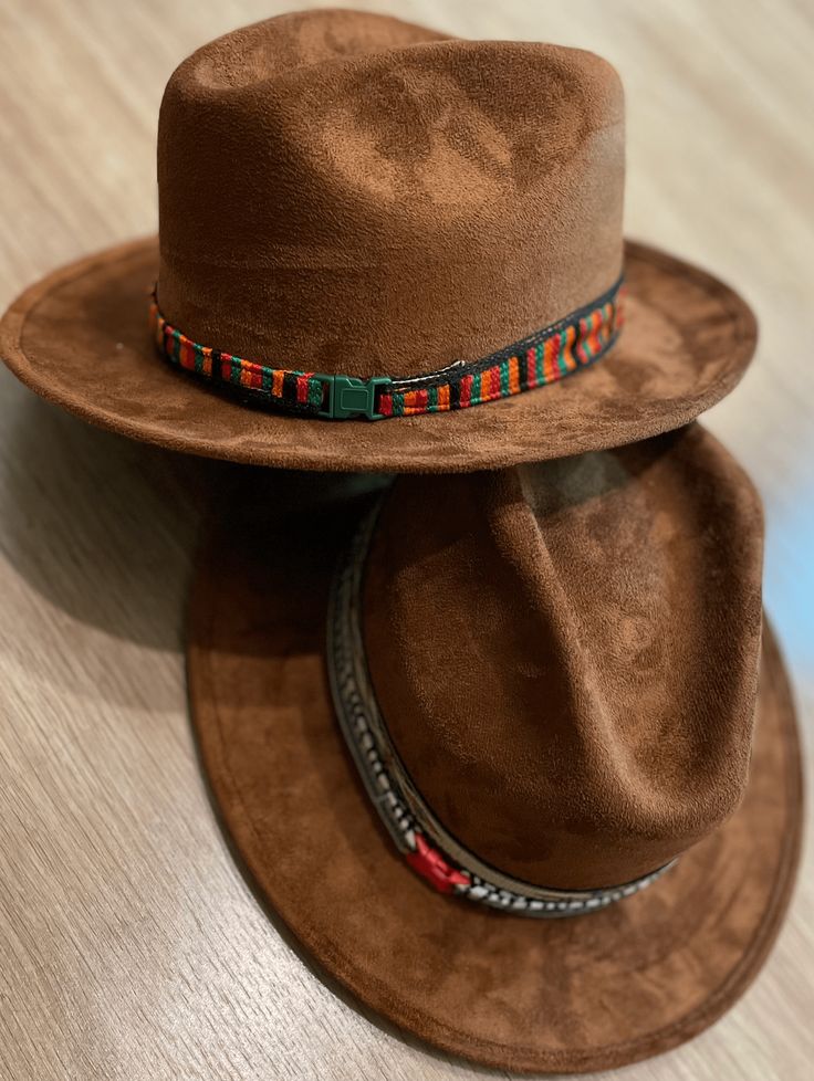 Suede hat with removable band